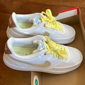 Brand New Nike US 10 EUR 44 Men’s Court Vision Low Canvas White Sesame Sneakers